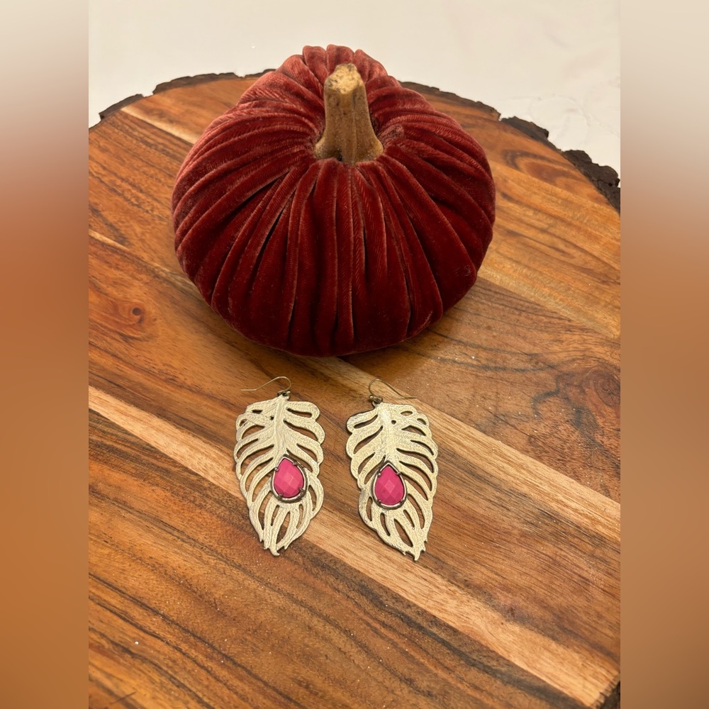 ❤️KENDRA SCOTT VINTAGE FEATHER EARRINGS❤️